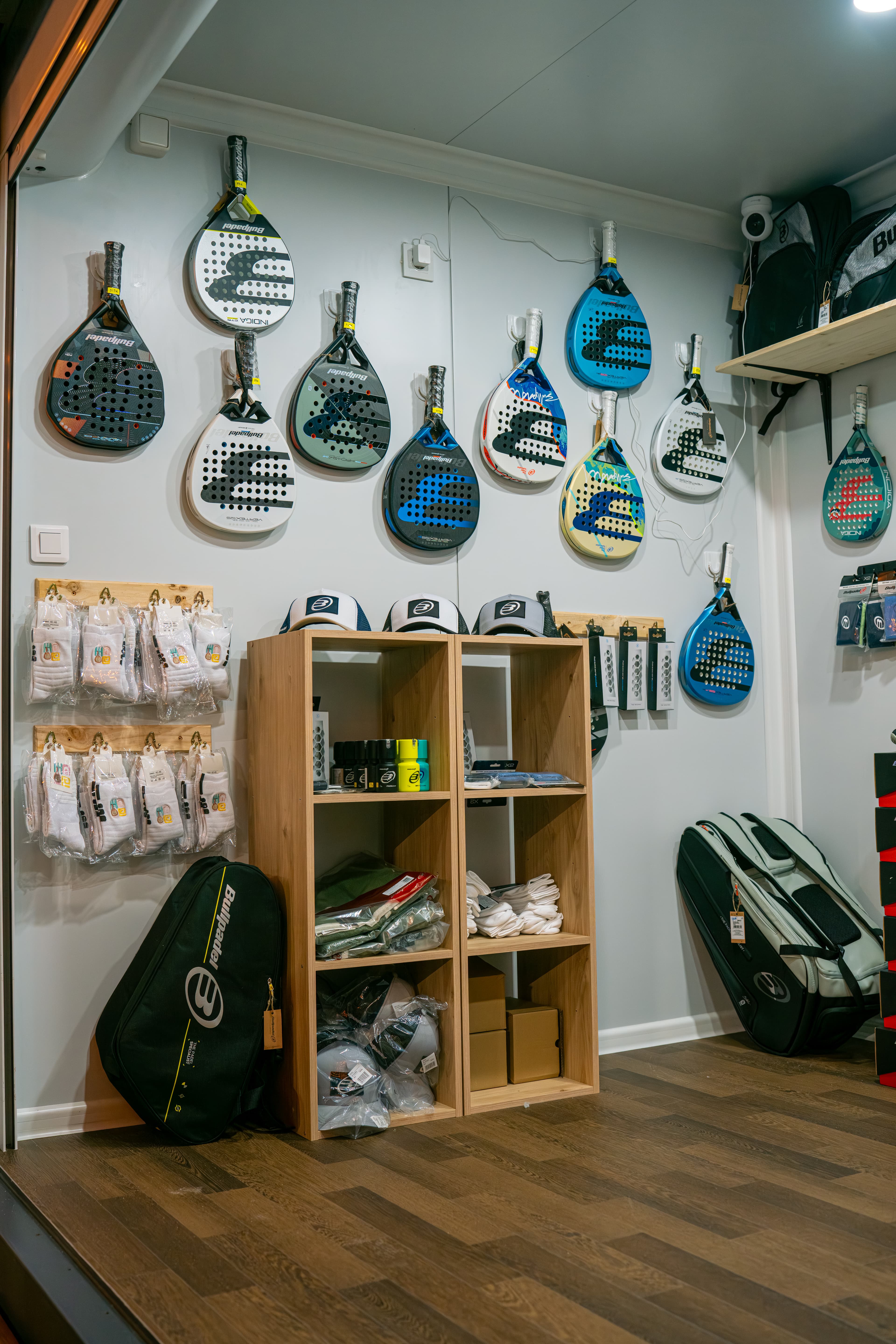 Pro-shop du Caribbean Padel Club — raquettes, textile et accessoires